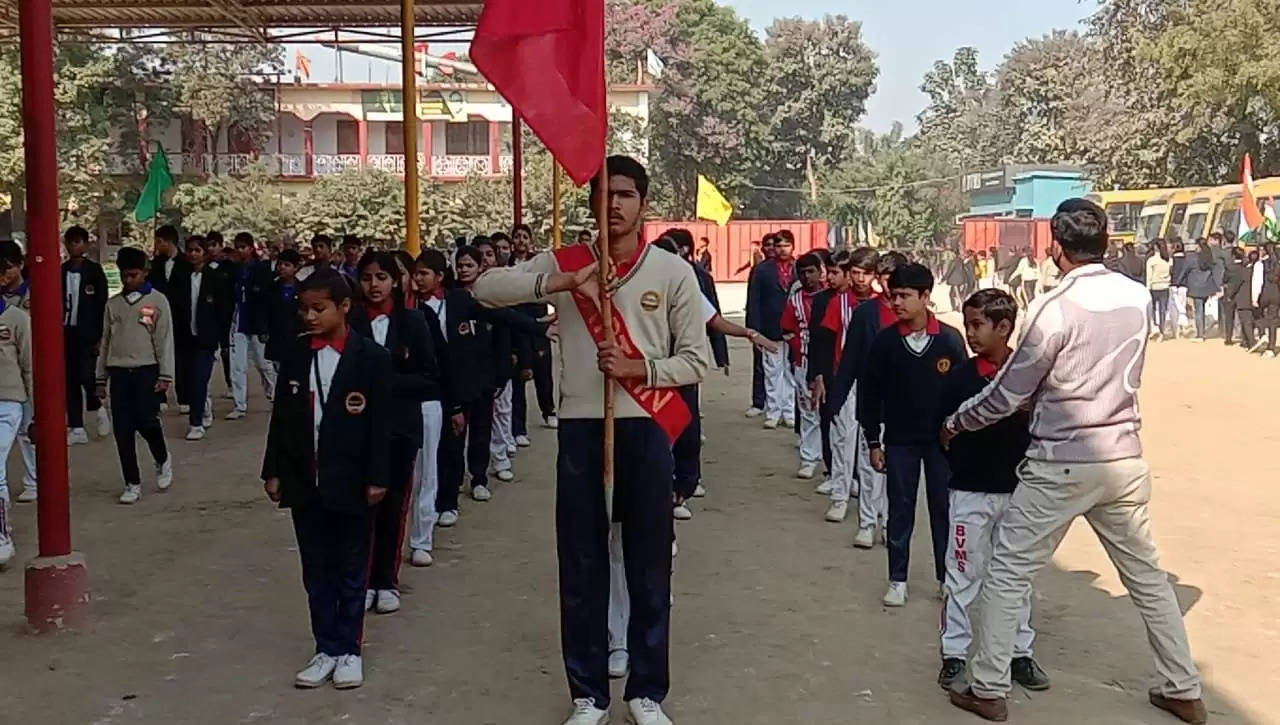 Republic Day: छात्रों ने सांस्कृतिक कार्यक्रम में दिखाया दम, प्रभातफेरी से दिया राष्ट्रप्रेम का संदेश