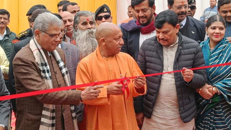 CM Yogi ने गोरखपुर में शहीद अशफाक उल्ला खां प्राणि उद्यान में किया हाथी रेस्क्यू सेंटर का शुभारंभ, बहराइच से आए भेड़िए का नाम रखा भैरव