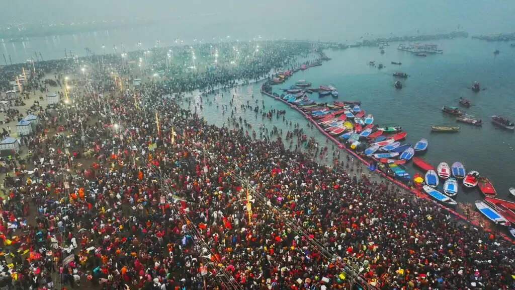 Mahakumbh 2025 : श्रद्धा, आस्था और आध्यात्मिकता का महामिलन, पौष पूर्णिमा के पहले स्नान के साथ हुआ महाकुंभ का भव्य शुभारंभ