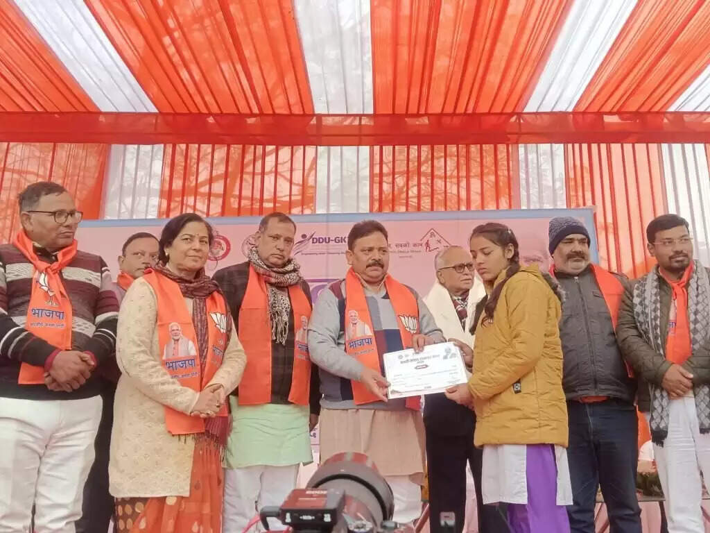 काशी सांसद रोजगार मेला: 15187 युवाओं को मिला जॉब, खुशी से खिले चेहरे