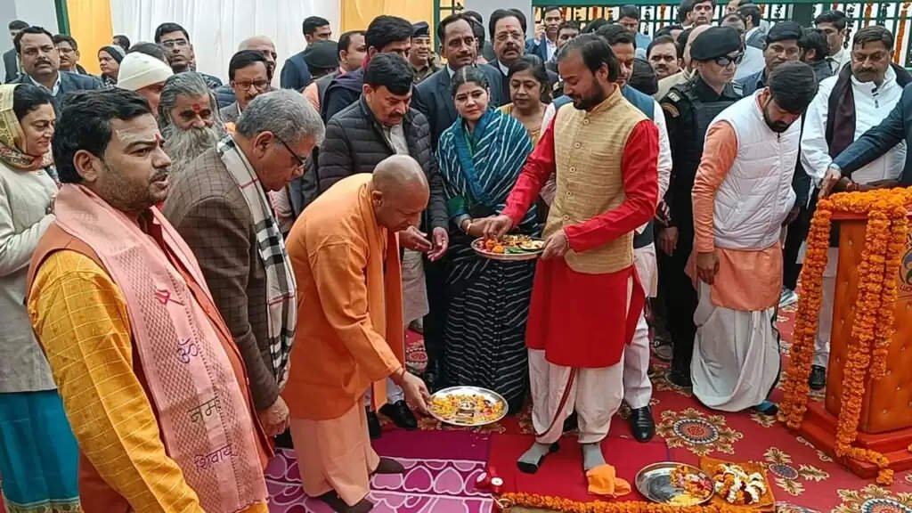 CM Yogi ने गोरखपुर में शहीद अशफाक उल्ला खां प्राणि उद्यान में किया हाथी रेस्क्यू सेंटर का शुभारंभ, बहराइच से आए भेड़िए का नाम रखा भैरव