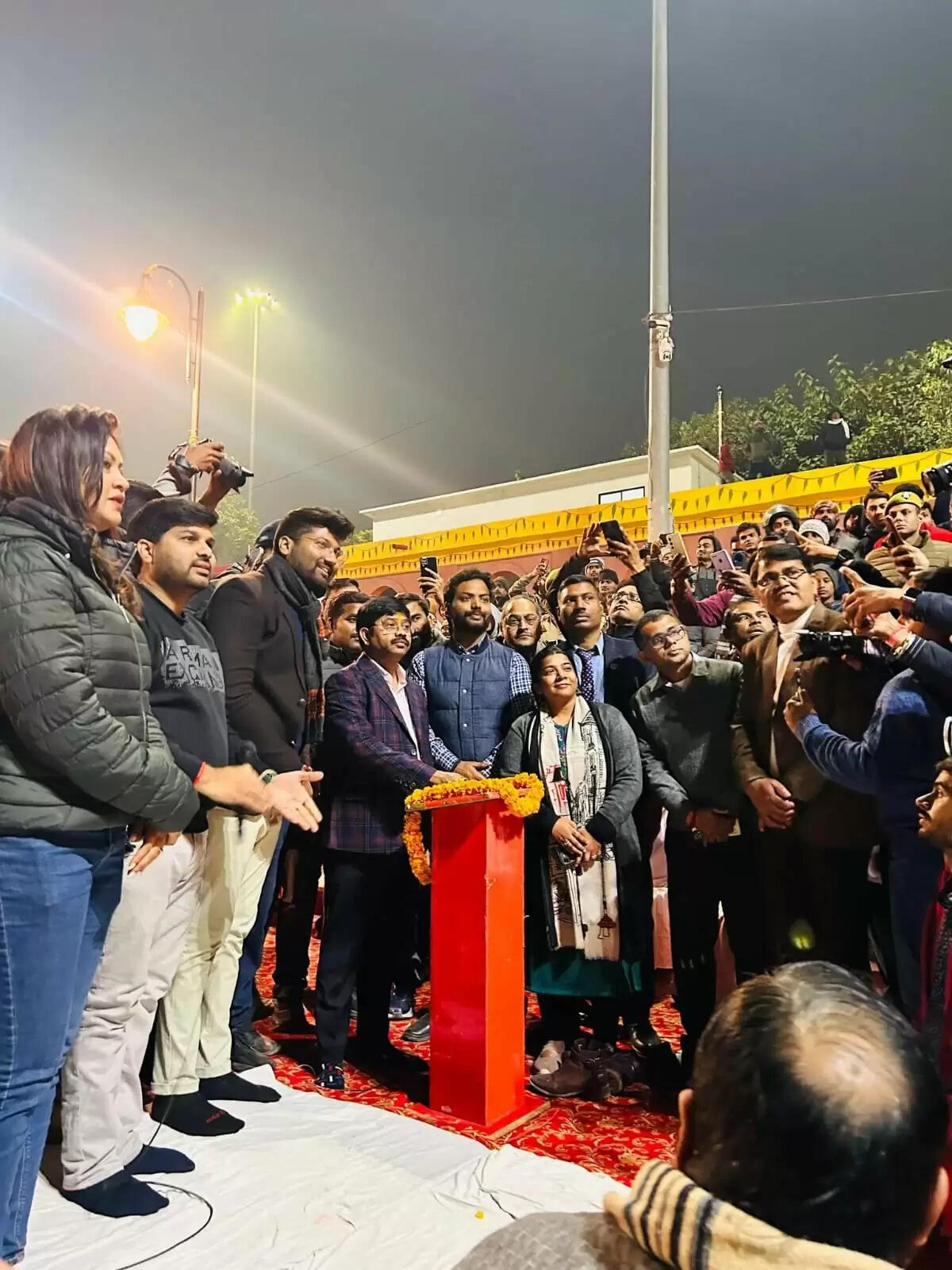 संगम की लहरों पर दिखेगी महाकुंभ की कथा : यमुना बैंक घाट पर लेजर शो का शुभारंभ, अद्भुत होगा नजारा