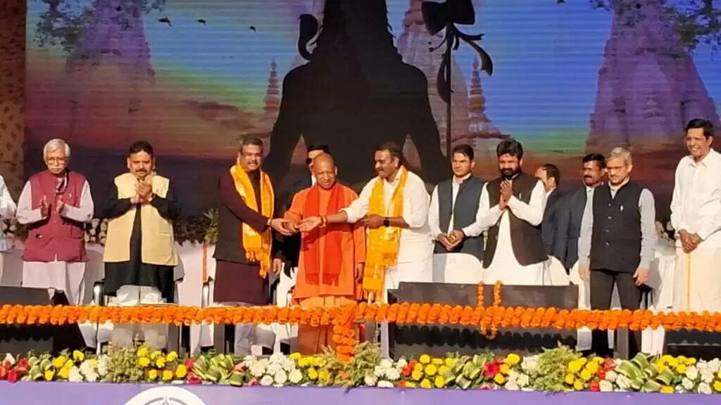 CM योगी ने काशी तमिल संगमम् 3.0 का उद्घाटन, कहा - पीएम के एक भारत श्रेष्ठ भारत की परिकल्पना को साकार कर रहा…