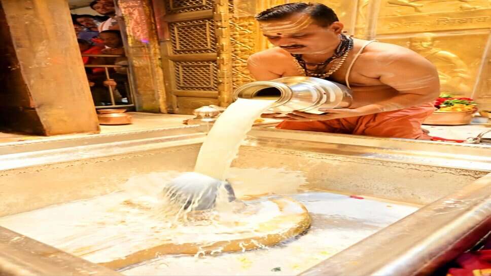 सावन के दूसरे सोमवार को भोले की भक्ति में डूबी काशी