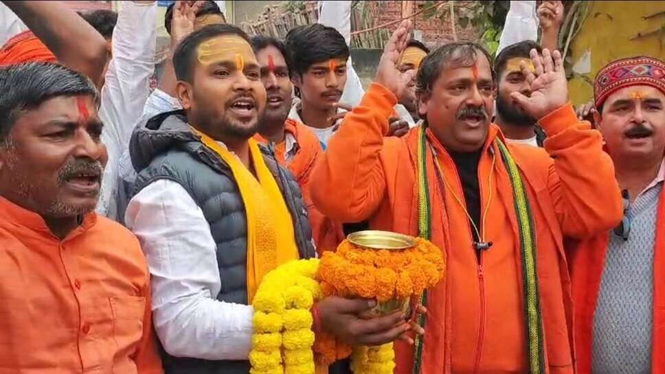 वाराणसी में मिले मंदिर की जांच एक सप्ताह में हो जाएगी पूरी, जलाभिषेक करने निकले विश्व हिंदू परिषद को एडीएम सिटी ने दिया आश्वासन