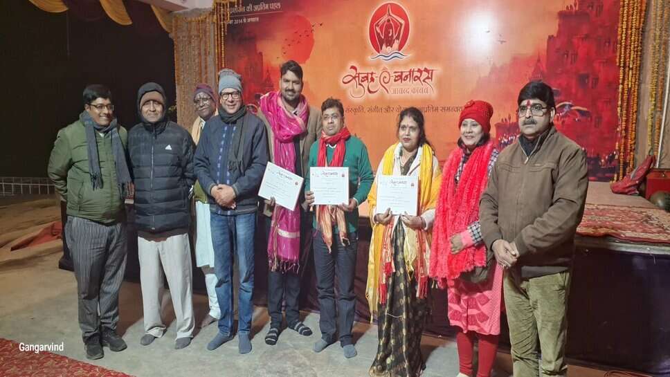 जख्म दिल का दिखाने से क्या फायदा…. सुबह-ए-बनारस के मंच सजी कवियों की महफिल, रचनाओं से श्रोताओ को किया मंत्रमुग्ध