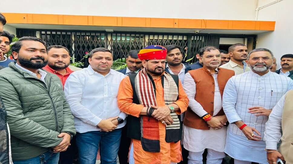 वाराणसी में बोले बृजभूषण शरण सिंह- बांग्लादेश के मुद्दे पर सरकार गंभीर,सनातन धर्म का समर्थन करता हूं, सारे धर्म का जन्म सनातन से हुआ
