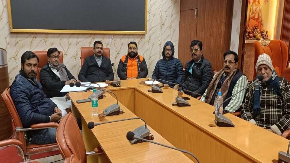 मदनपुरा के पौराणिक सिद्धिश्वर महादेव मंदिर के जीर्णोद्धार की तैयारी, सनातनधर्मियों ने प्रशासन से ताला खोलने की मांगी अनुमति