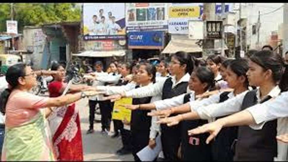 आचार्य सीताराम चतुर्वेदी महिला महाविद्यालय की छात्राओं ने निकाली मतदाता जागरूकता रैली, मतदान का लिया संकल्प…