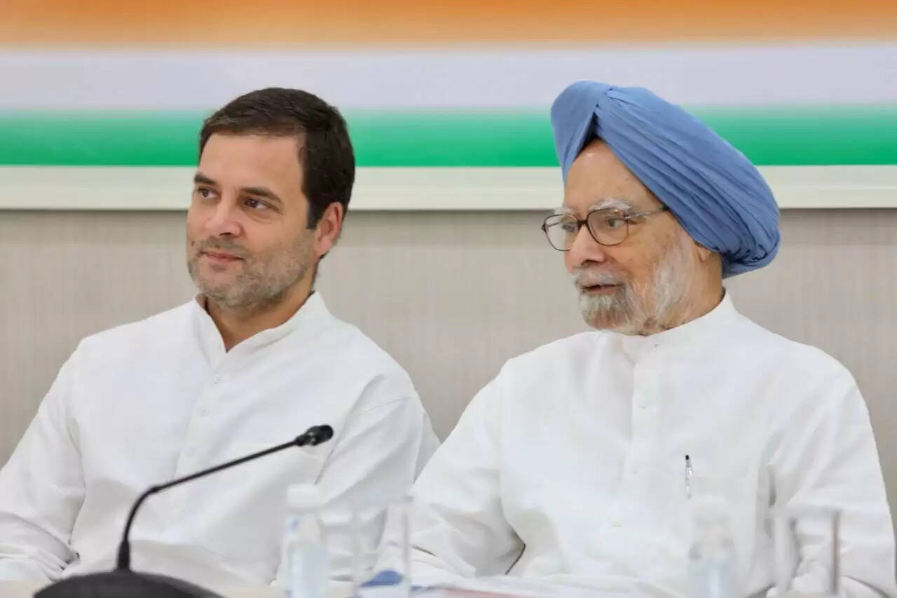 पूर्व प्रधानमंत्री मनमोहन सिंह को राहुल गांधी और मल्लिकार्जुन खड़गे ने दी श्रद्धांजलि, राहुल बोले - हमने अपना अभिभावक खो दिया