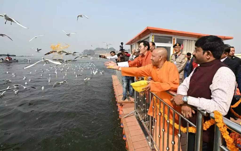 Mahakumbh 2025: तीर्थराज प्रयागराज पहुंचे भूटान नरेश, संगम में लगाई आस्था की डुबकी, CM योगी भी रहे साथ