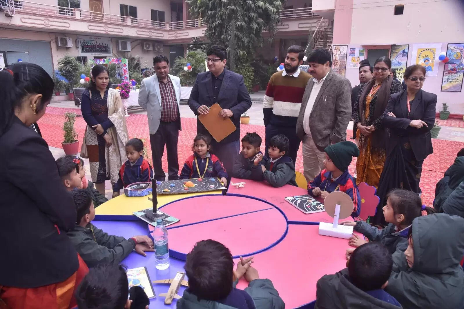 क्लाइमेट चेंज से लेकर जल संरक्षण का छात्रों ने दिया संदेश, बीएनएस इंग्लिश स्कूल के छात्रों ने विज्ञान प्रतियोगिता में दिखाई प्रतिभा