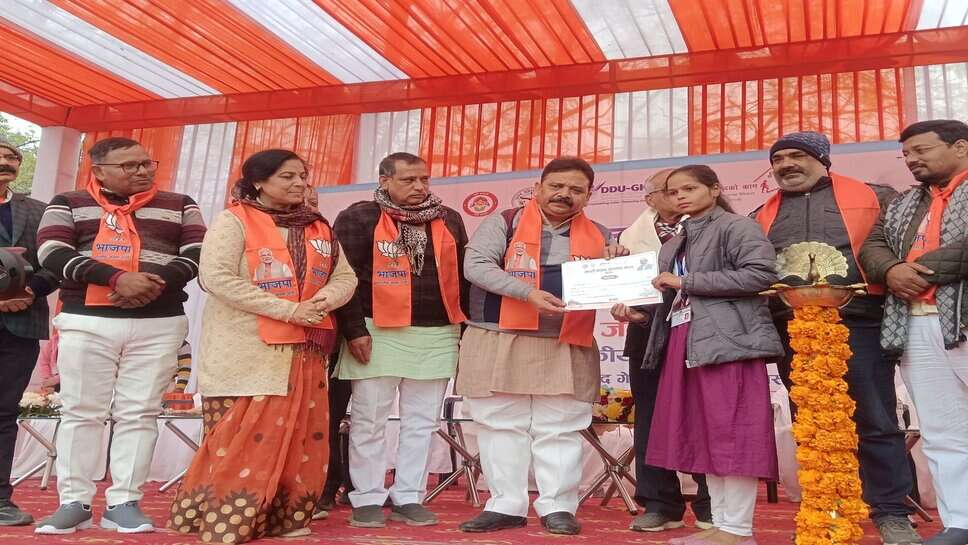 काशी सांसद रोजगार मेला: 15187 युवाओं को मिला जॉब, खुशी से खिले चेहरे