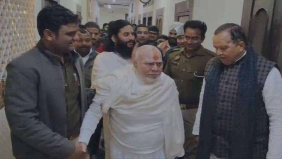 मुलायम सिंह को लेकर पुजारी राजू दास के बयान पर अयोध्या हनुमानगढ़ी के महंत ने किया पलटवार, कहा- संत नहीं बकवास है..