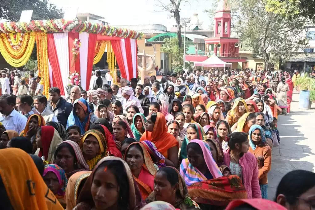 'महानिर्वाण' एवं 'अभिषेक' दिवस पर श्रद्धा और भक्ति से सराबोर रहा 'क्रीं-कुण्ड'