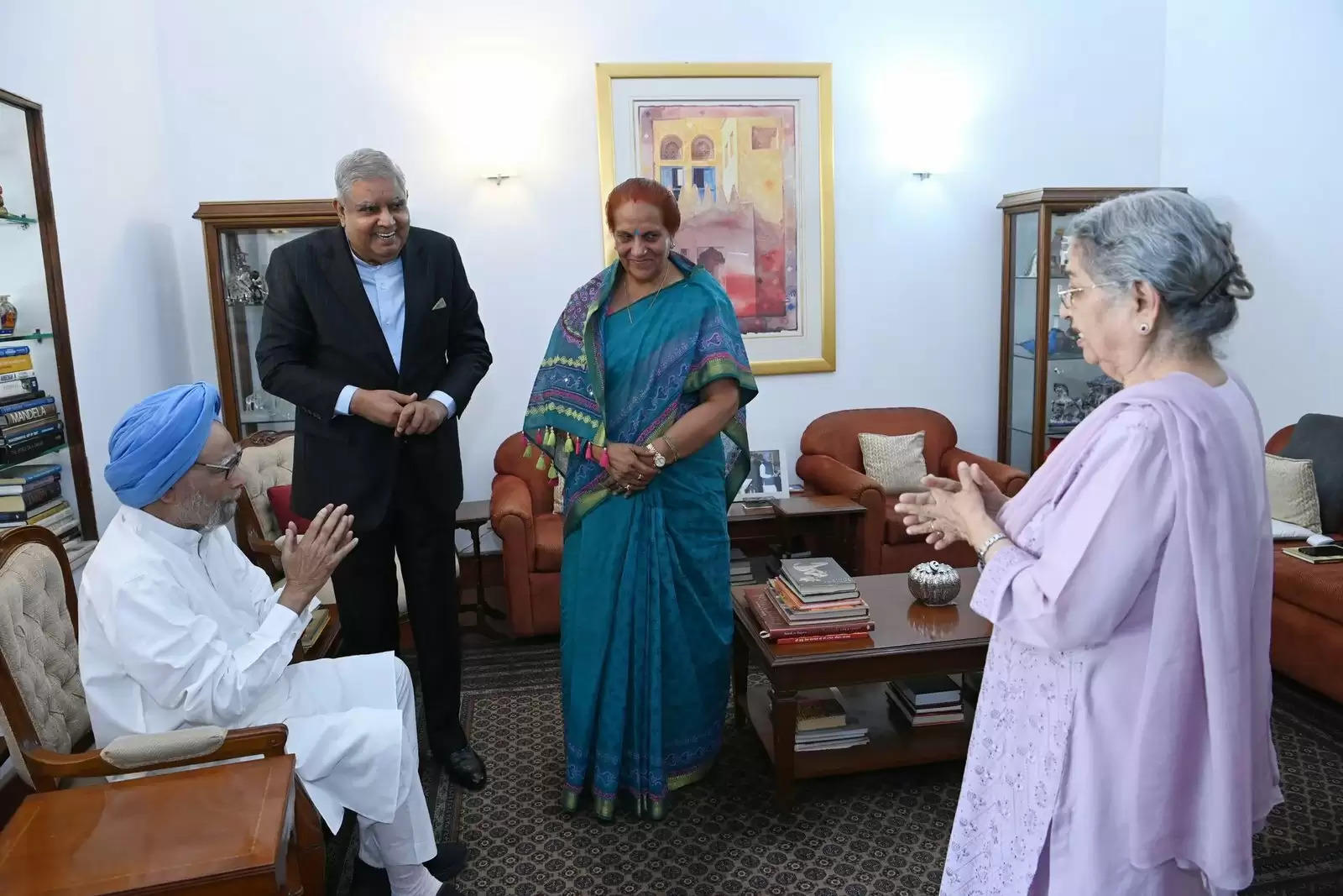 पूर्व प्रधानमंत्री मनमोहन सिंह को राष्ट्रपति और उप राष्ट्रपति ने दी श्रद्धांजलि, द्रौपदी मुर्मू ने लिखा - उनका जाना सभी के लिए बड़ी क्षति है