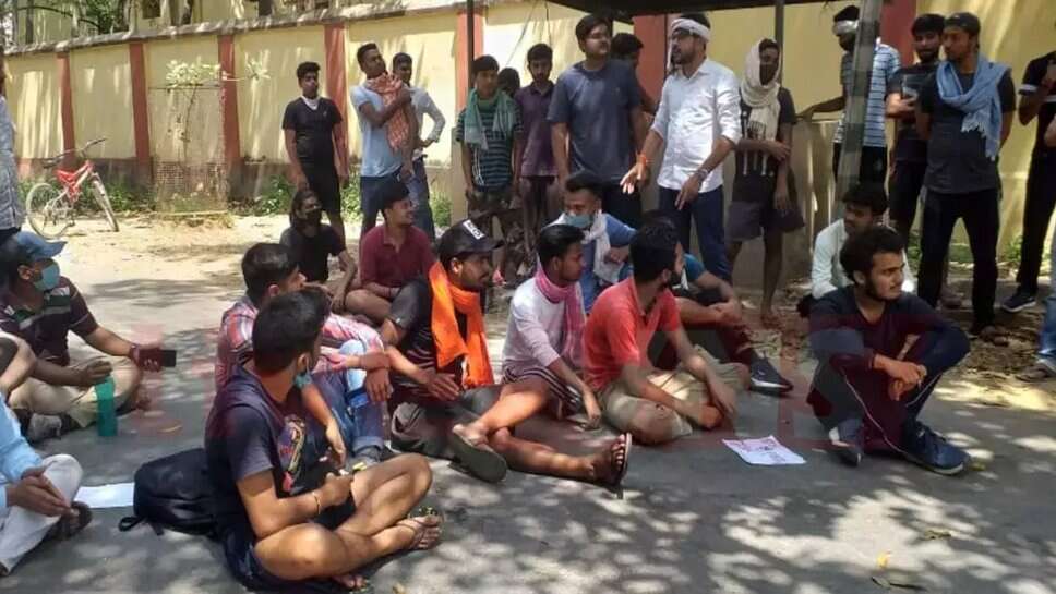BHU के बिरला ए और लाल बहादुर शास्त्री छात्रावास के छात्रों ने दिया धरना, यह है तीन सूत्रीय मांग…