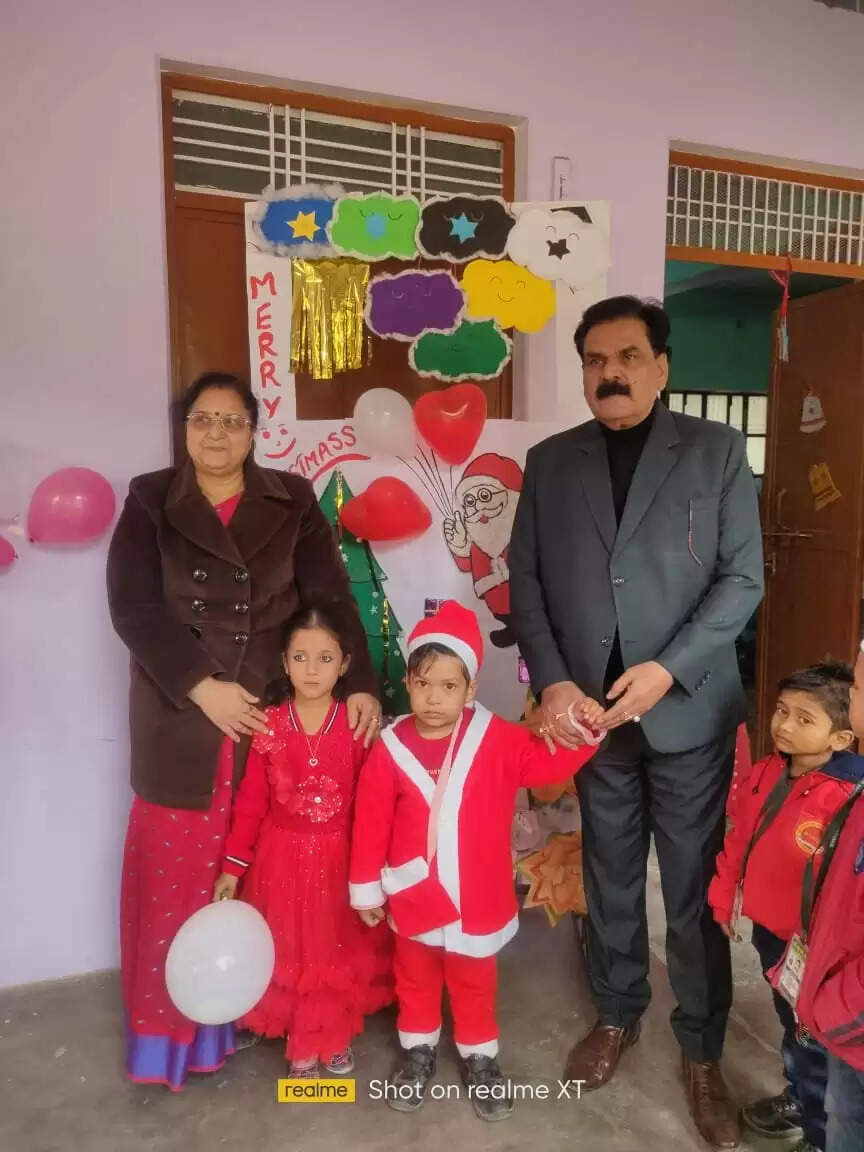 बाल विद्यालय में मनाई गई महापुरुषों की जयंती, क्रिसमस की धूम