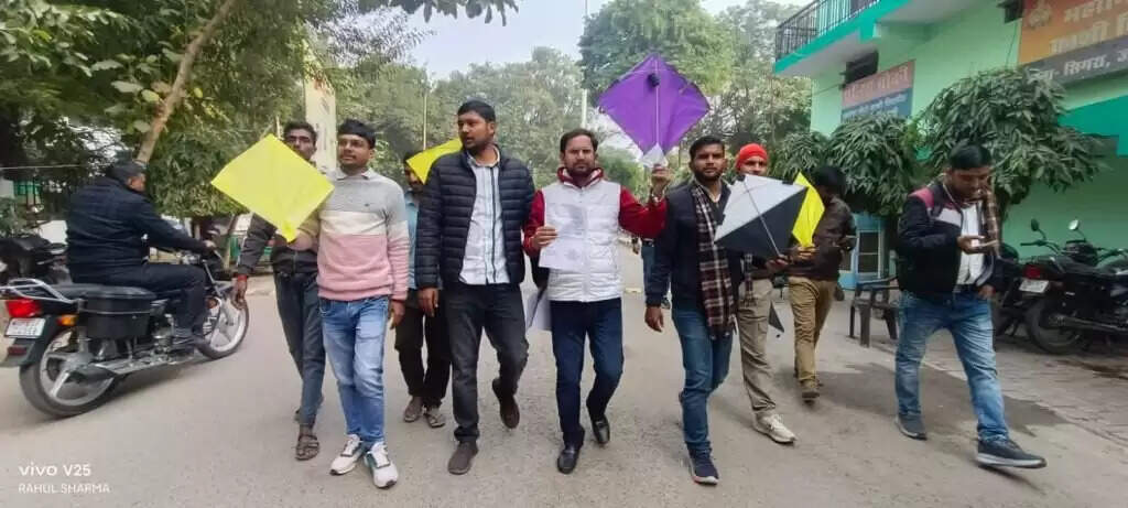 MGKVP के छात्रों का चाइनीज मांझे के खिलाफ विरोध प्रदर्शन : निकाला विरोध मार्च, की सख्त मांग की कार्रवाई