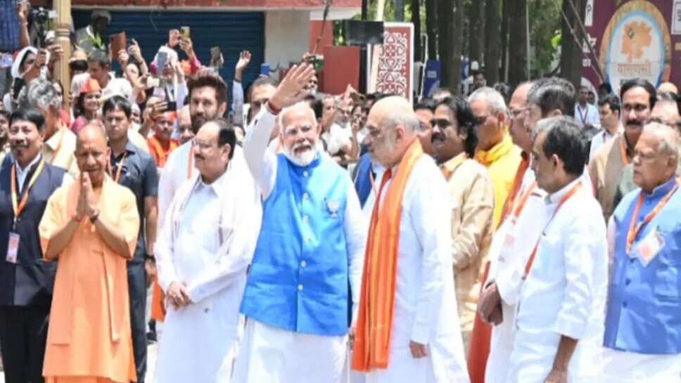 वाराणसी लोकसभा सीट से पहली बार सबसे कम 7 उम्मीदवार, सभी को आवंटित हुए चुनाव चिन्ह…