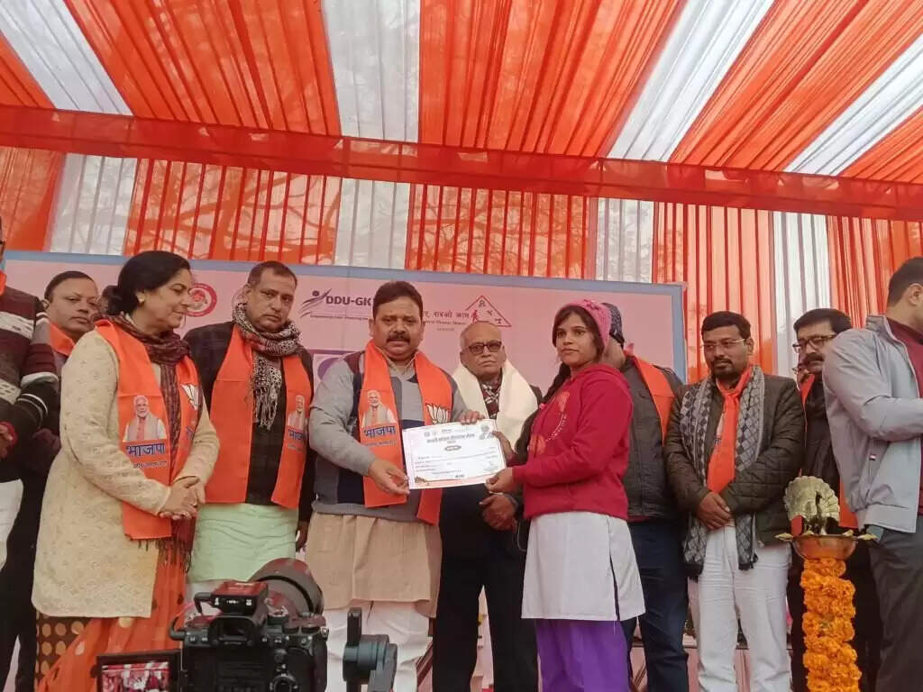 काशी सांसद रोजगार मेला: 15187 युवाओं को मिला जॉब, खुशी से खिले चेहरे