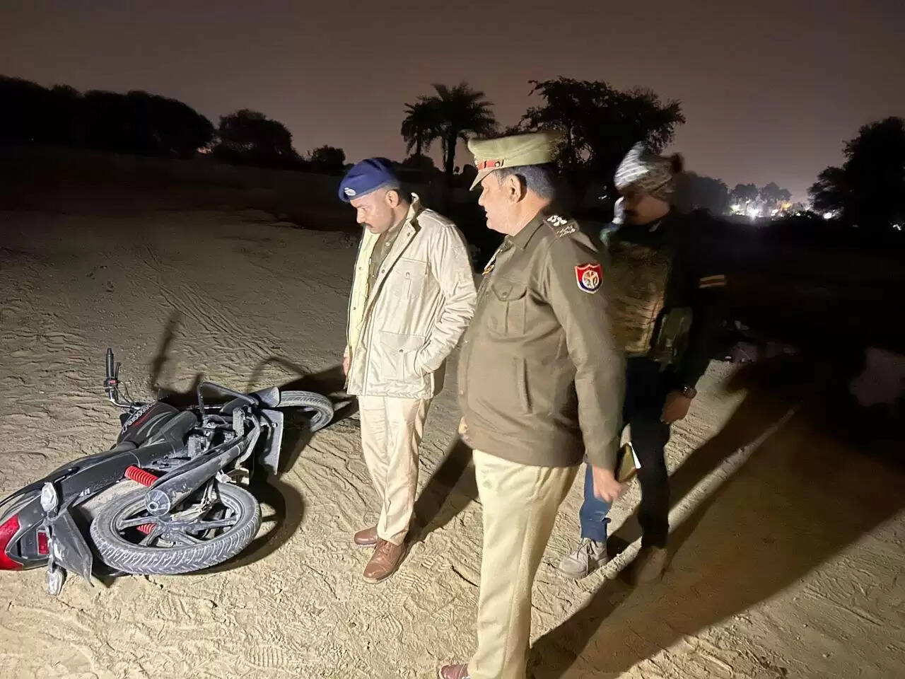पुलिस कमिश्नरेट के चक्रव्यूह में फंसा बदमाश, पुलिस ने टांग में गोली मारकर पकड़ा, गोली मारकर लूट मामले में था शामिल