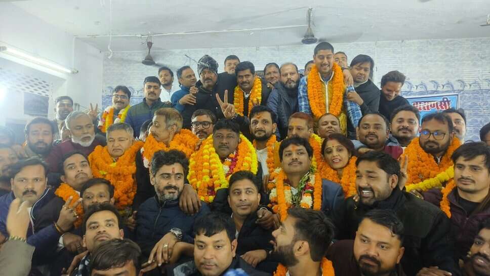 मंगलेश कुमार दूबे बने दी सेंट्रल बार एसोसिएशन के अध्यक्ष, सुधा सिंह कोषाध्यक्ष निर्वाचित