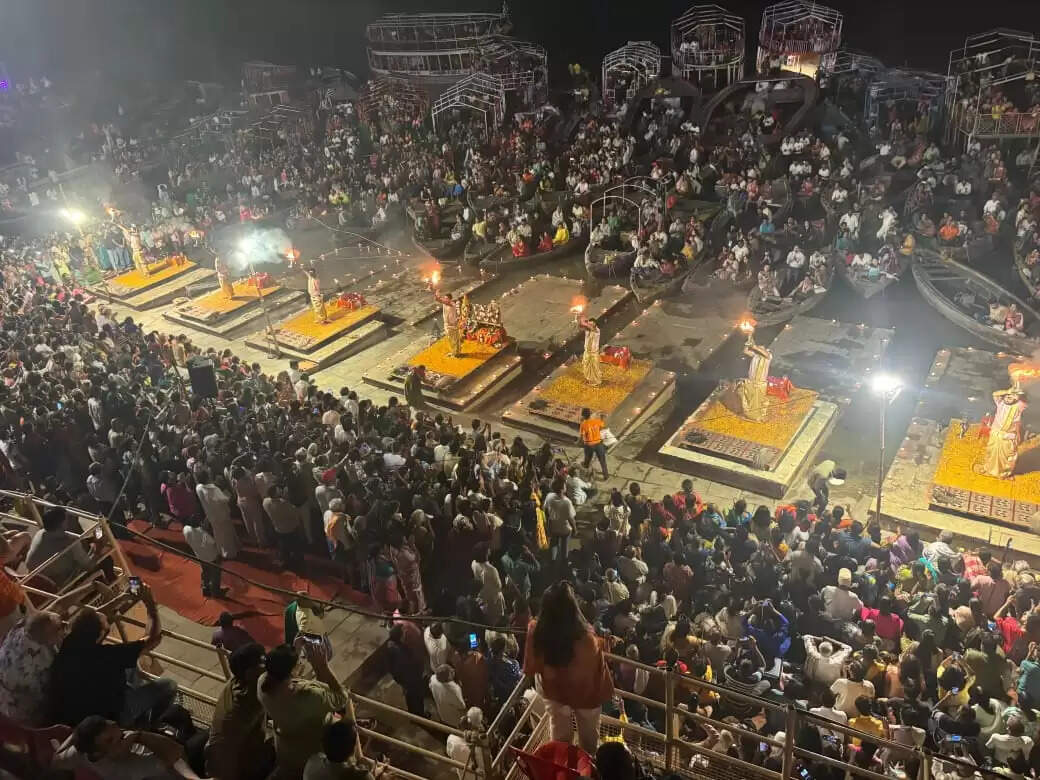 dashashwamedh-ghat-ganga-aarti-diwali-2025