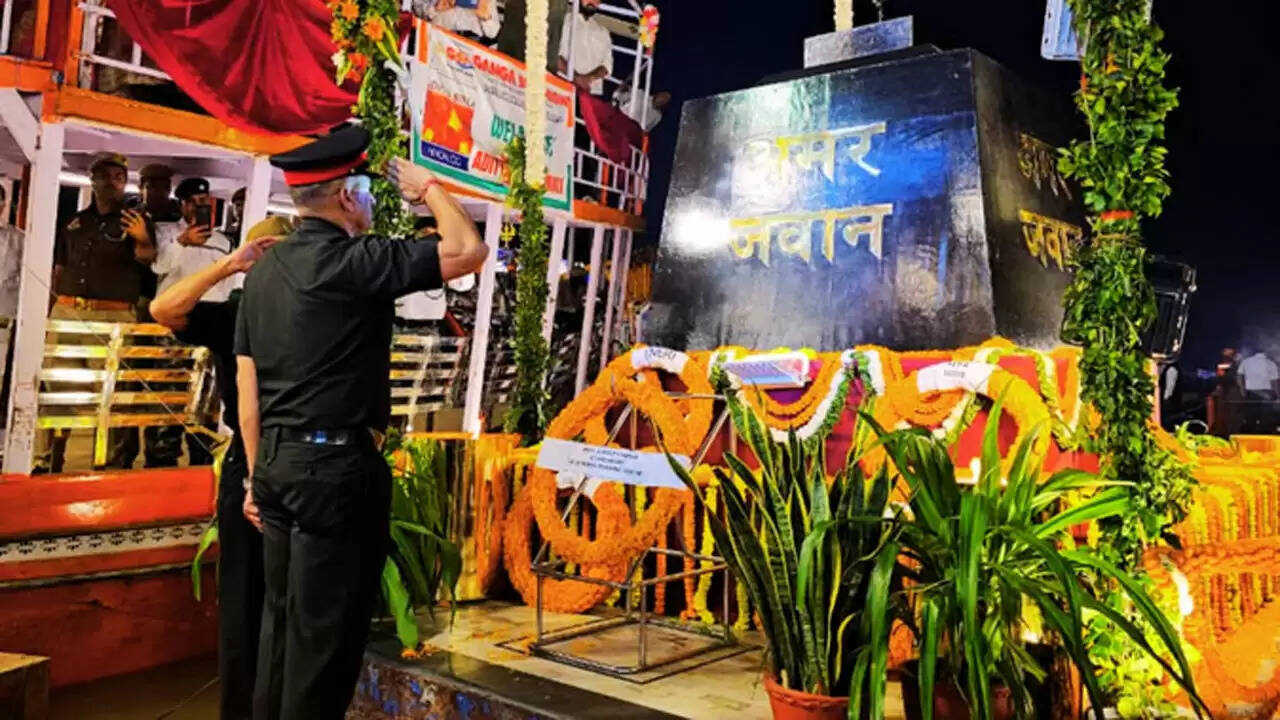 dev-deepawali-2025-varanasi-lights-up-with-15-lakh-diyas