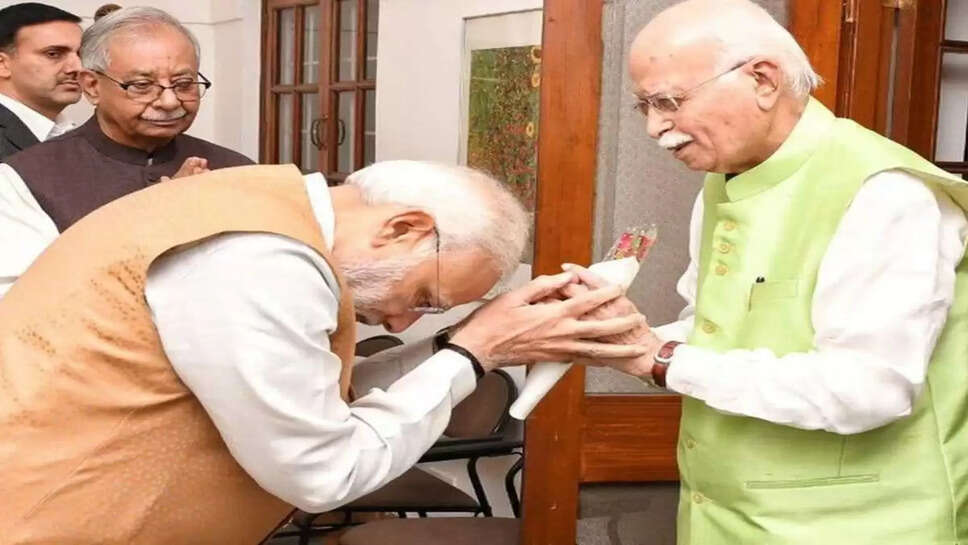 Lal Krishna Advani and PM Modi 