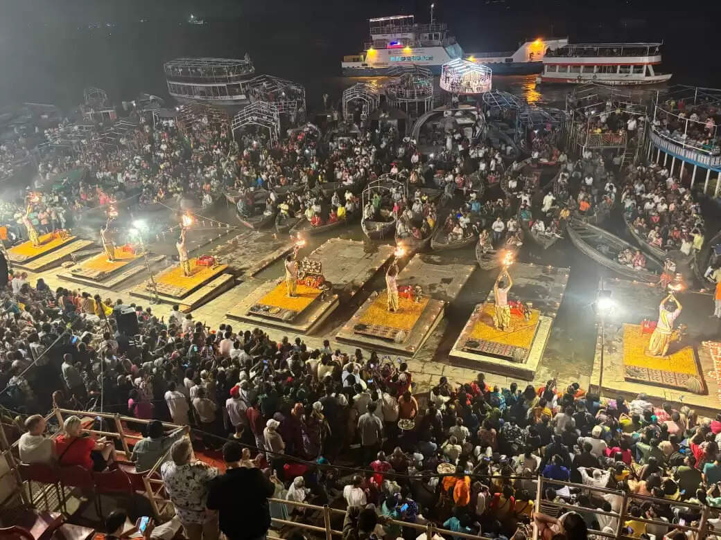 dashashwamedh-ghat-ganga-aarti-diwali-2025