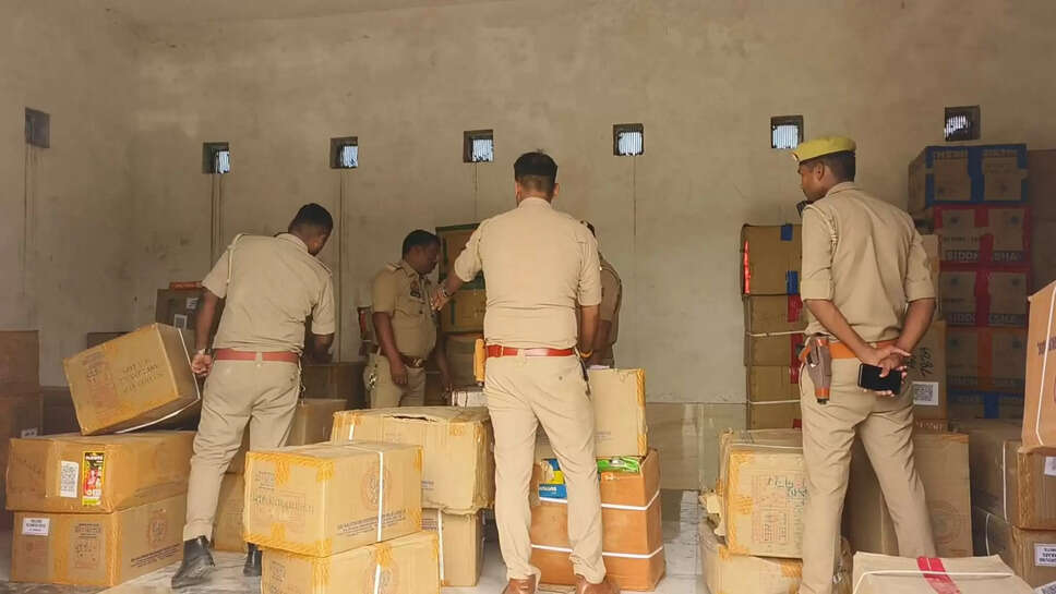 गोदाम के छापेमारी 
