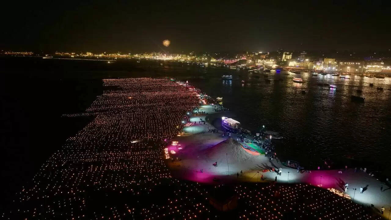 dev-deepawali-2025-varanasi-lights-up-with-15-lakh-diyas