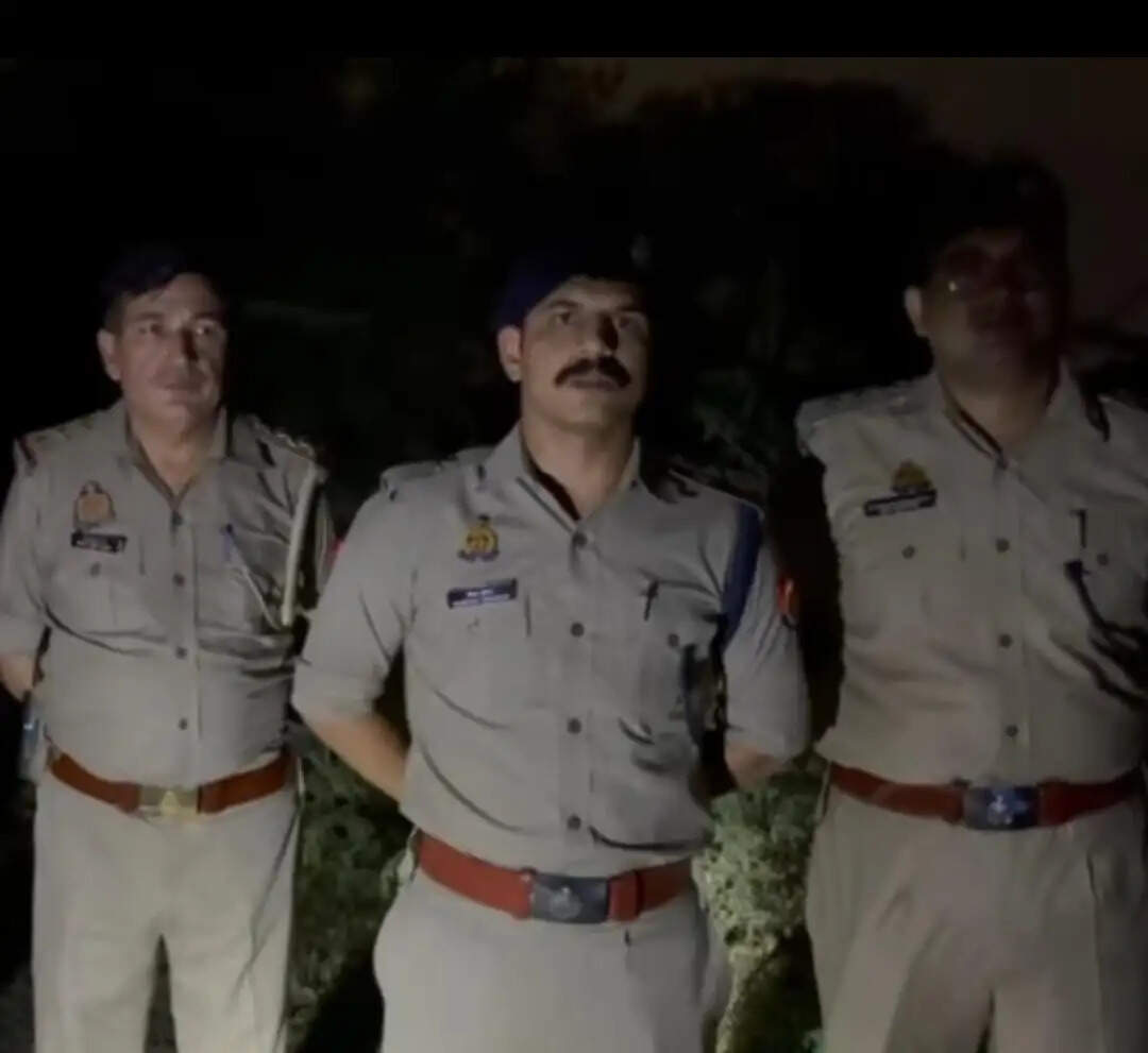 वाराणसी: लुटेरा आकाश सेठ पुलिस मुठभेड़ में गोली लगने से घायल, साथी आशीष मौर्य गिरफ्तार