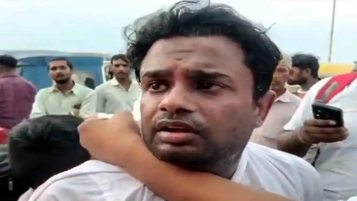 Kanpur Crime: रिटायर्ड IAS अफसर के बेटे का खौफनाक तांडव; शादी से मना करने पर महिला को कार से खींचा, ईंट से मारकर मरणासन्न किया