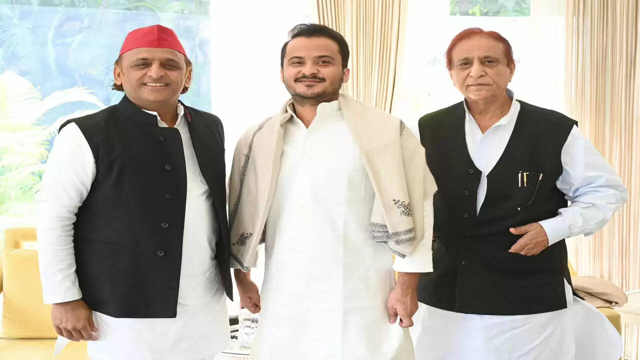 azam-khan-meets-akhilesh-yadav-in-lucknow