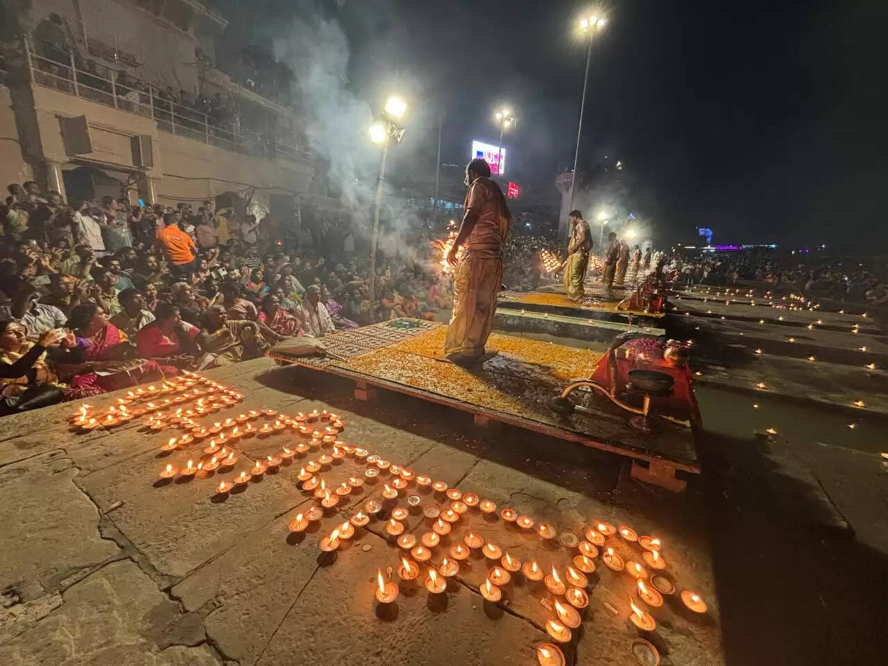 dashashwamedh-ghat-ganga-aarti-diwali-2025