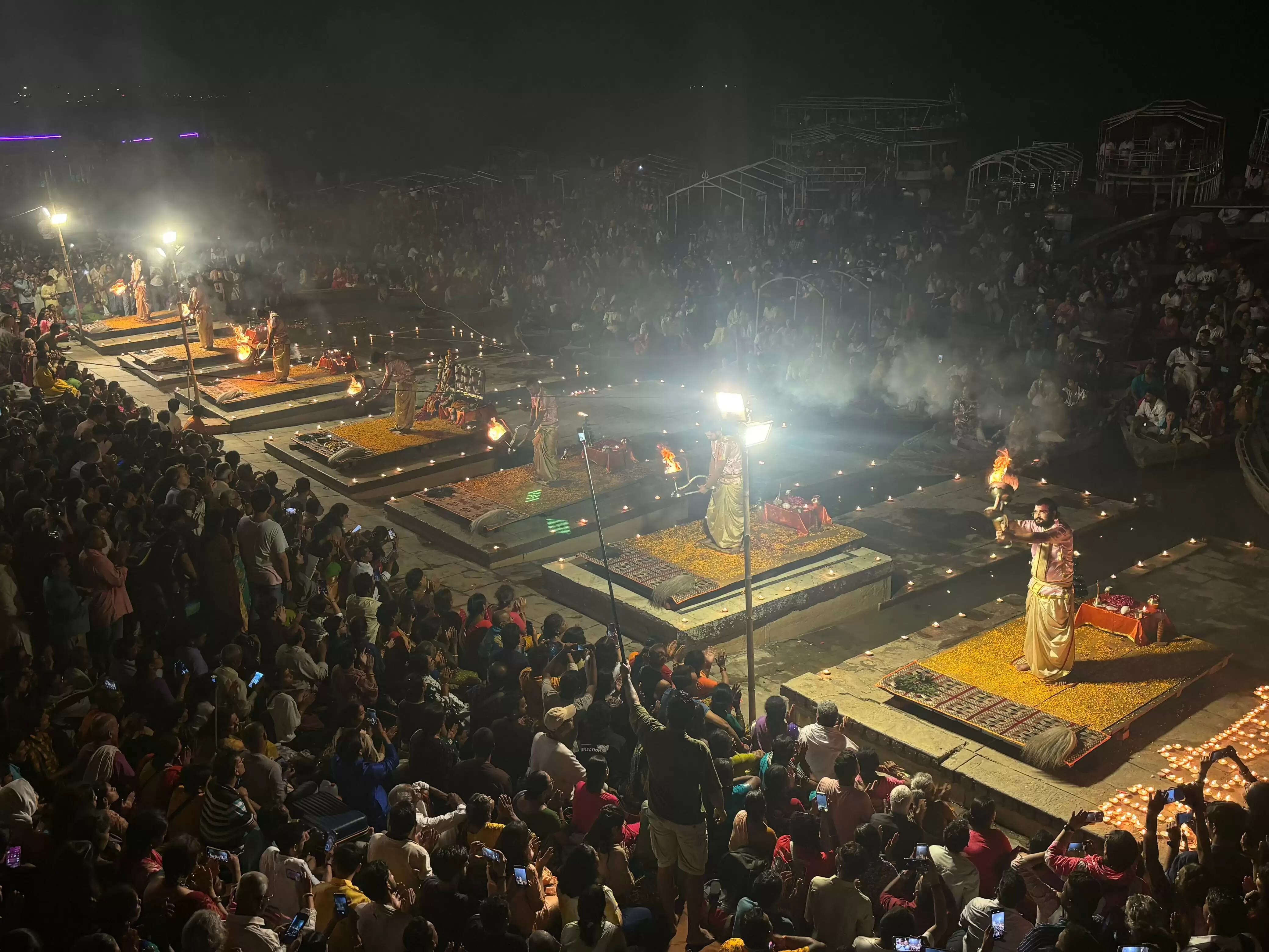 dashashwamedh-ghat-ganga-aarti-diwali-2025