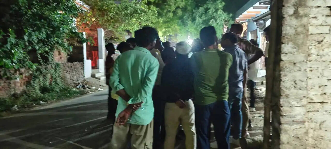 ग्रामीणों की भीड़
