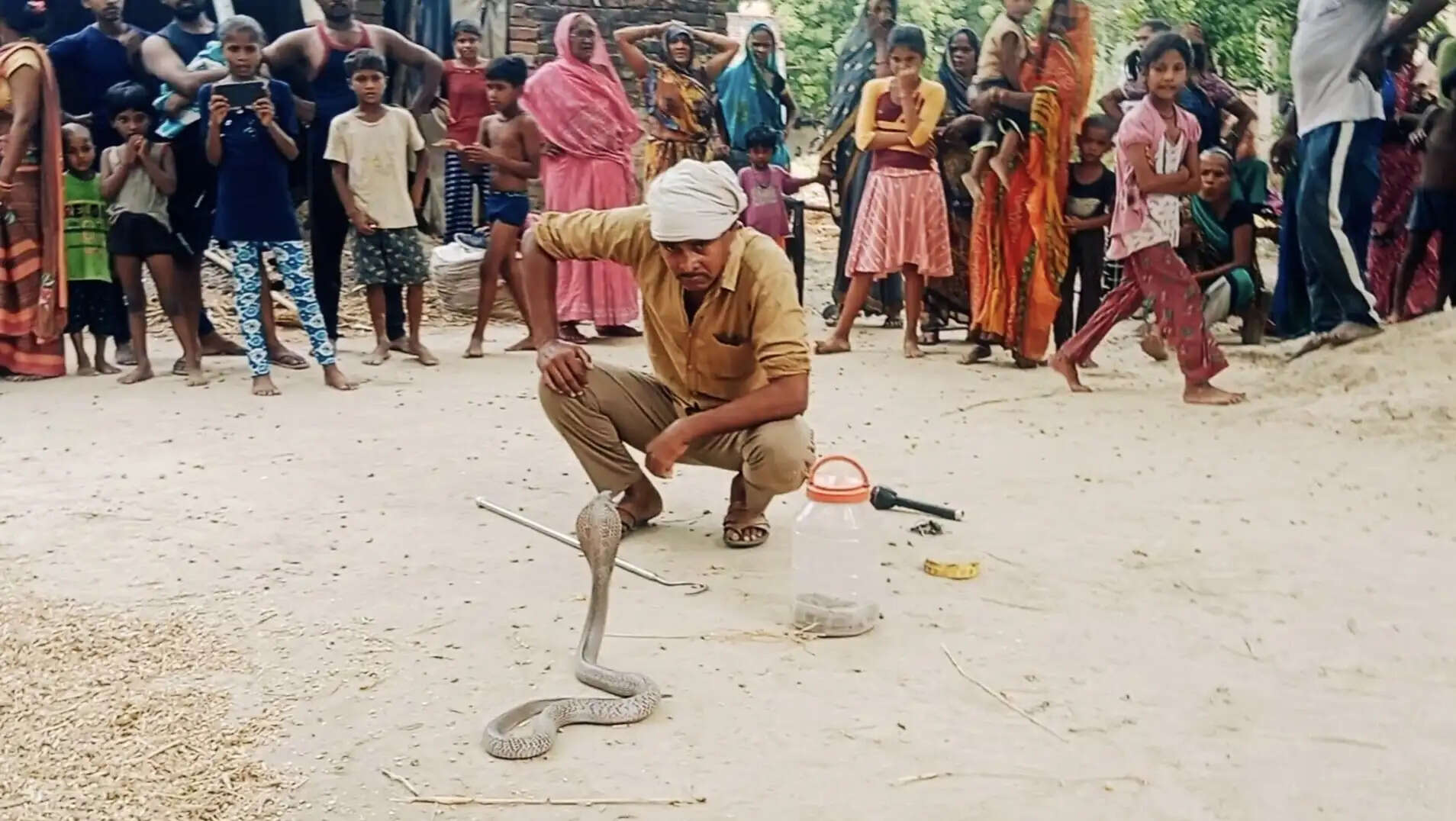 सर्प मित्र