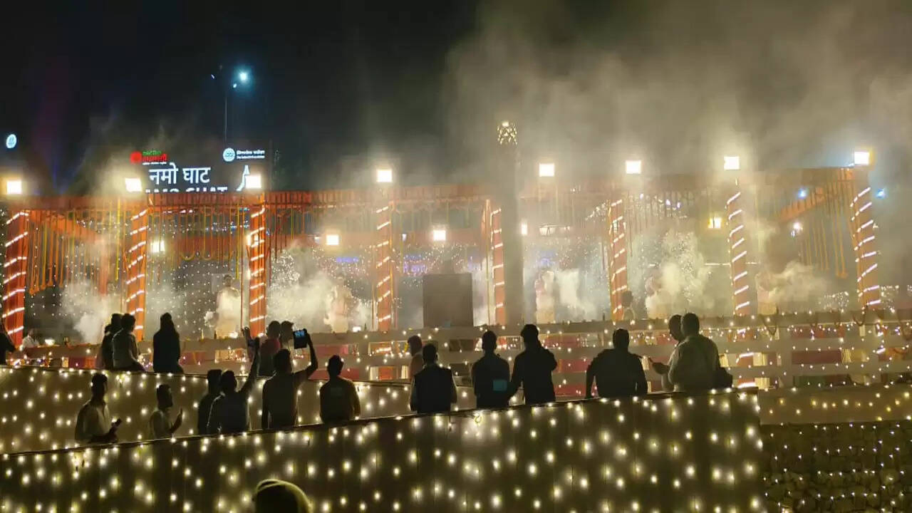 dev-deepawali-2025-varanasi-lights-up-with-15-lakh-diyas