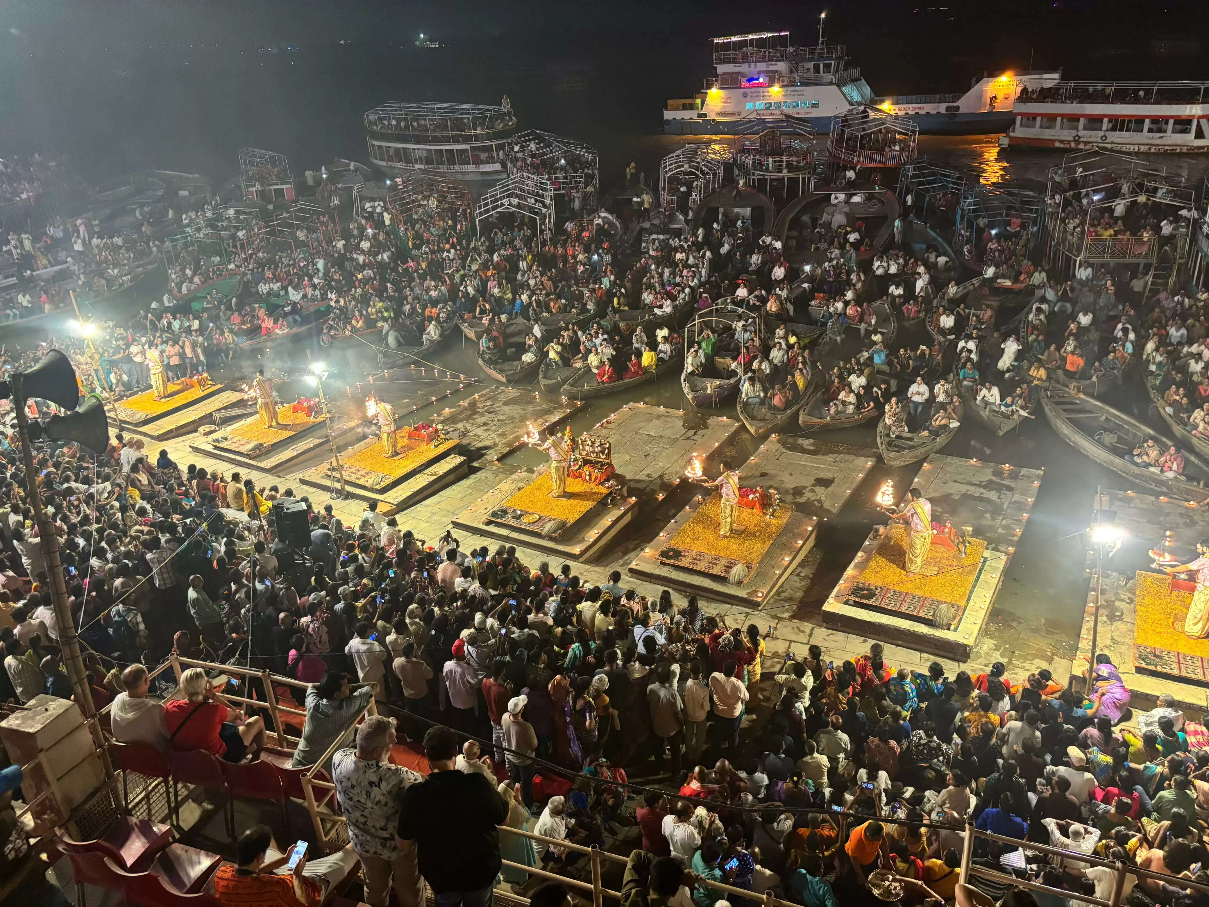 dashashwamedh-ghat-ganga-aarti-diwali-2025