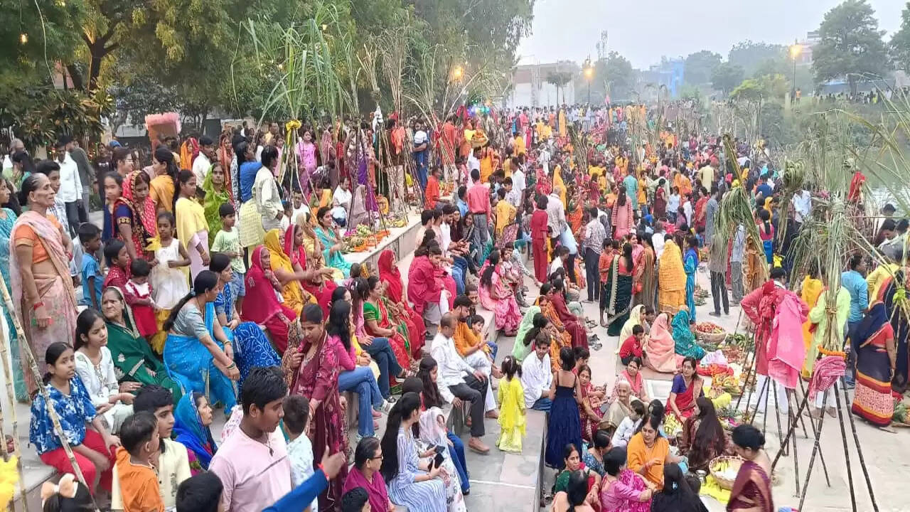 varanasi-chhath-puja-2025-astrochhalgami-surya-archana-ganga-ghat