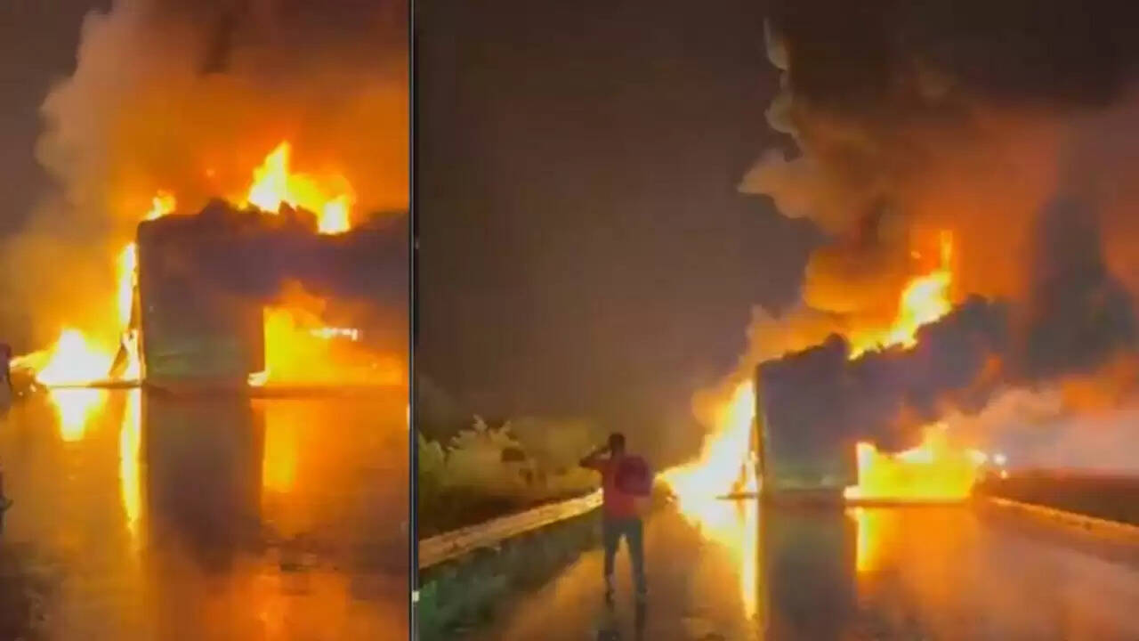 kurnool-bus-accident-20-passengers-burnt-alive-after-collision-with-bike