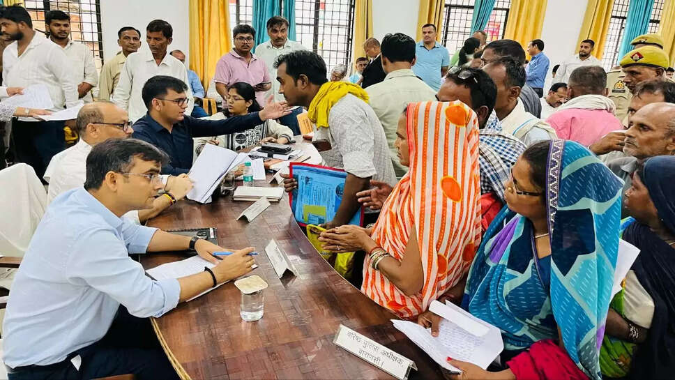 dm varanasi jansunwai