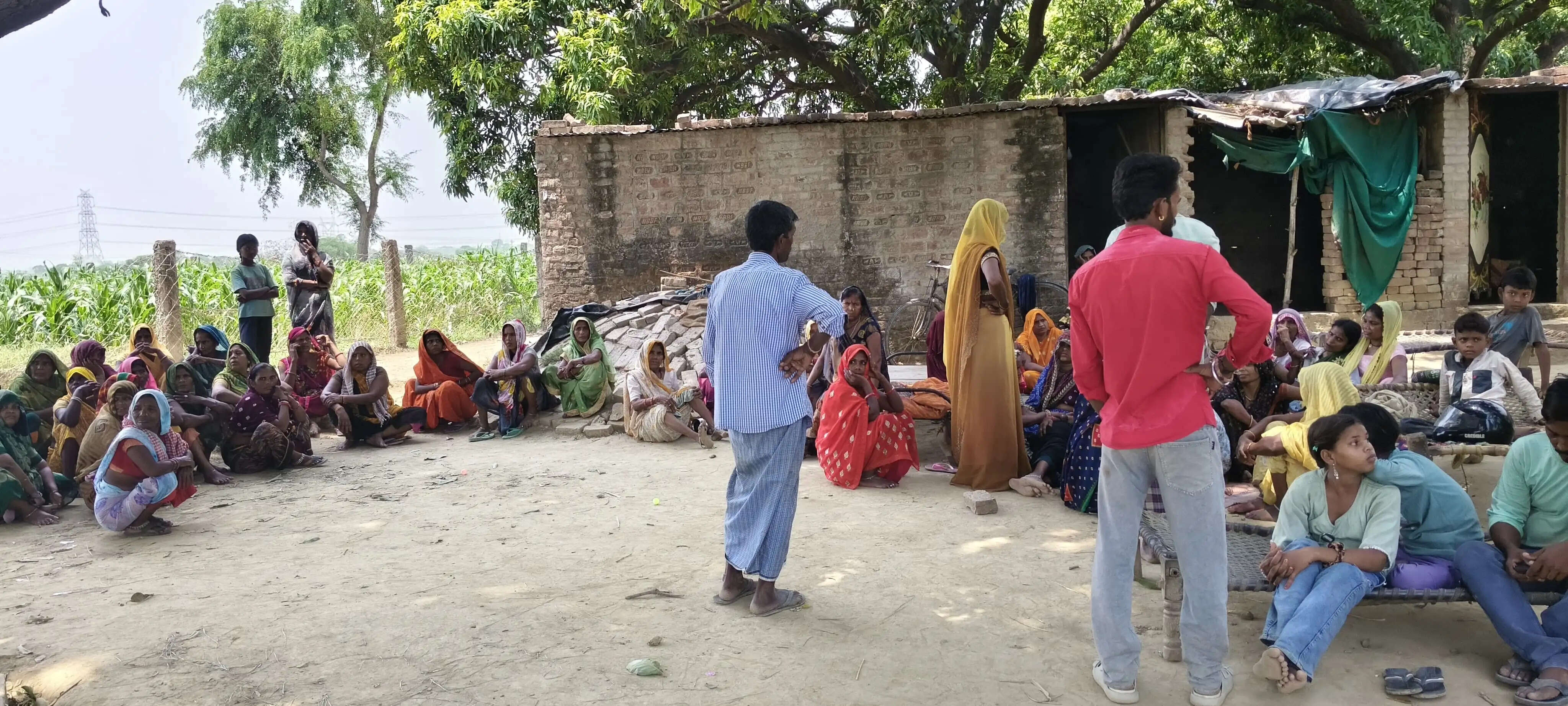 मौके पर परिजन और ग्रामीण