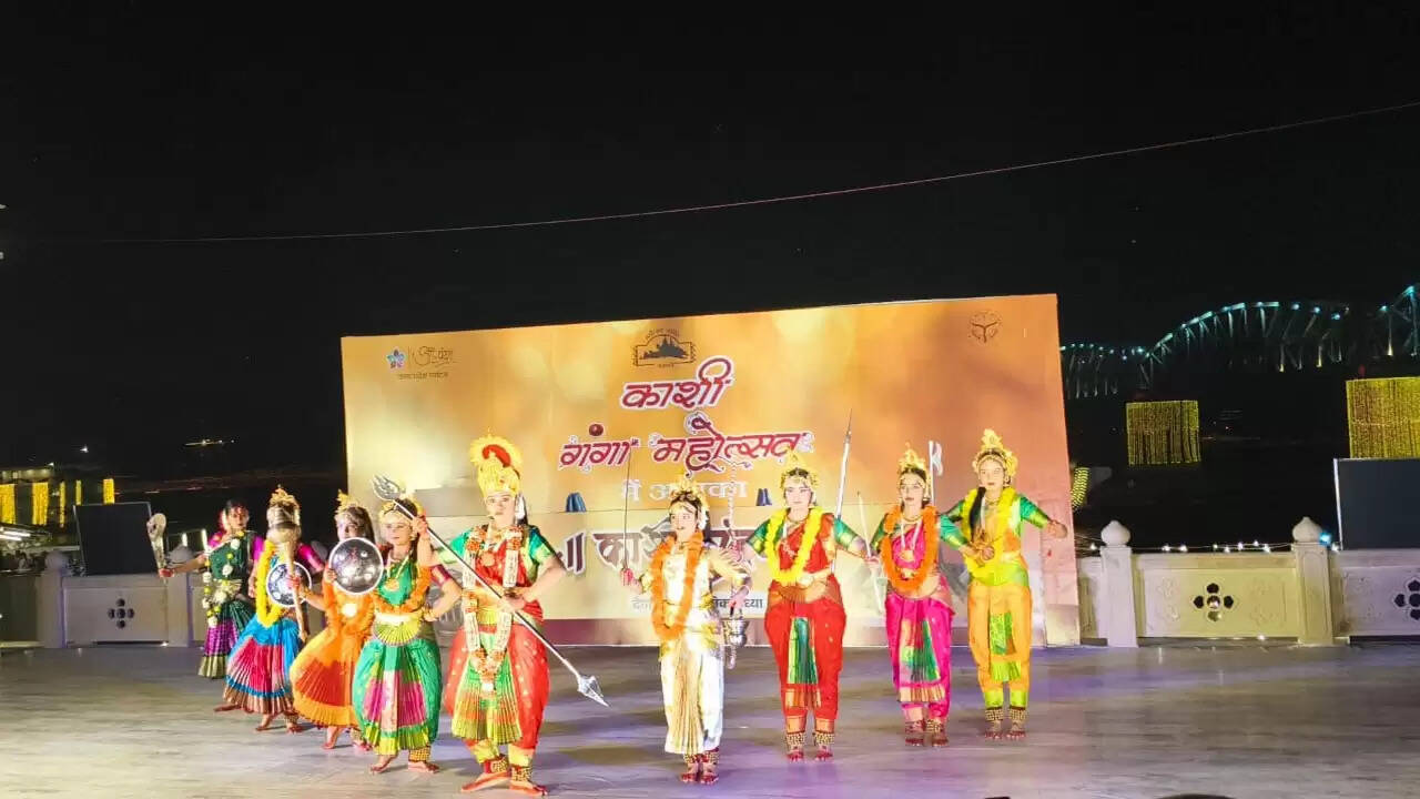 dev-deepawali-2025-varanasi-lights-up-with-15-lakh-diyas