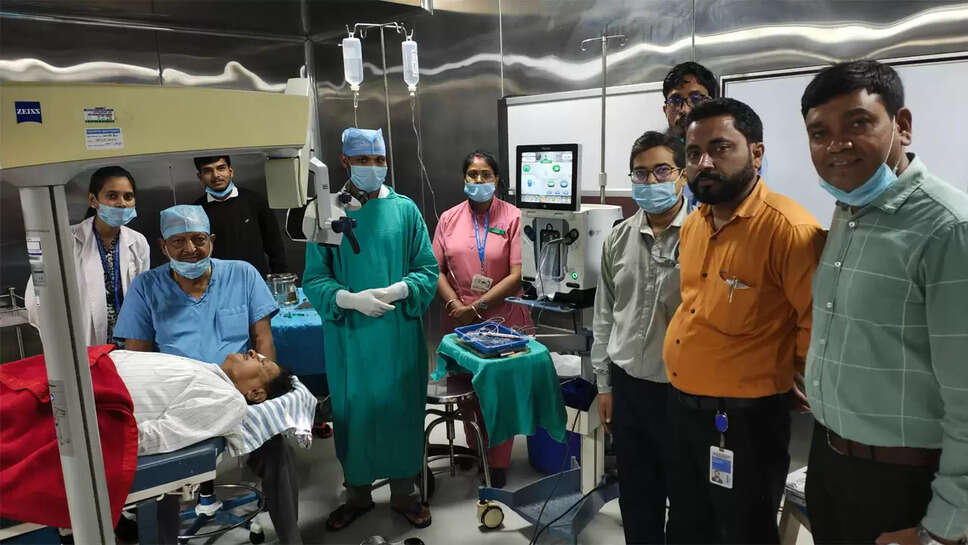 apex-hospital-varanasi-free-cataract-surgery-launches-alcon