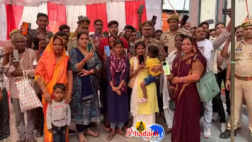 varanasi-grp-returned-lost-mobiles-before-diwali