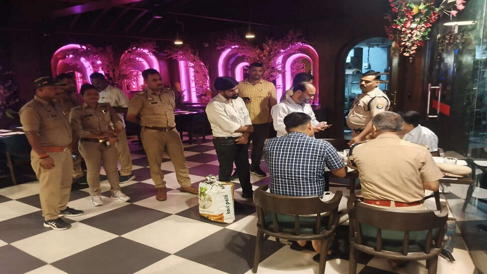 आबकारी टीम